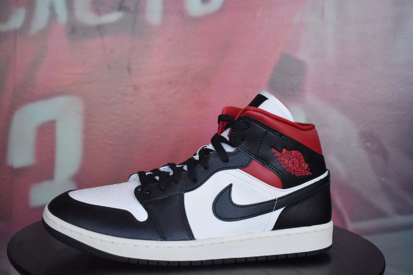 WMNS AIR JORDAN 1 MID