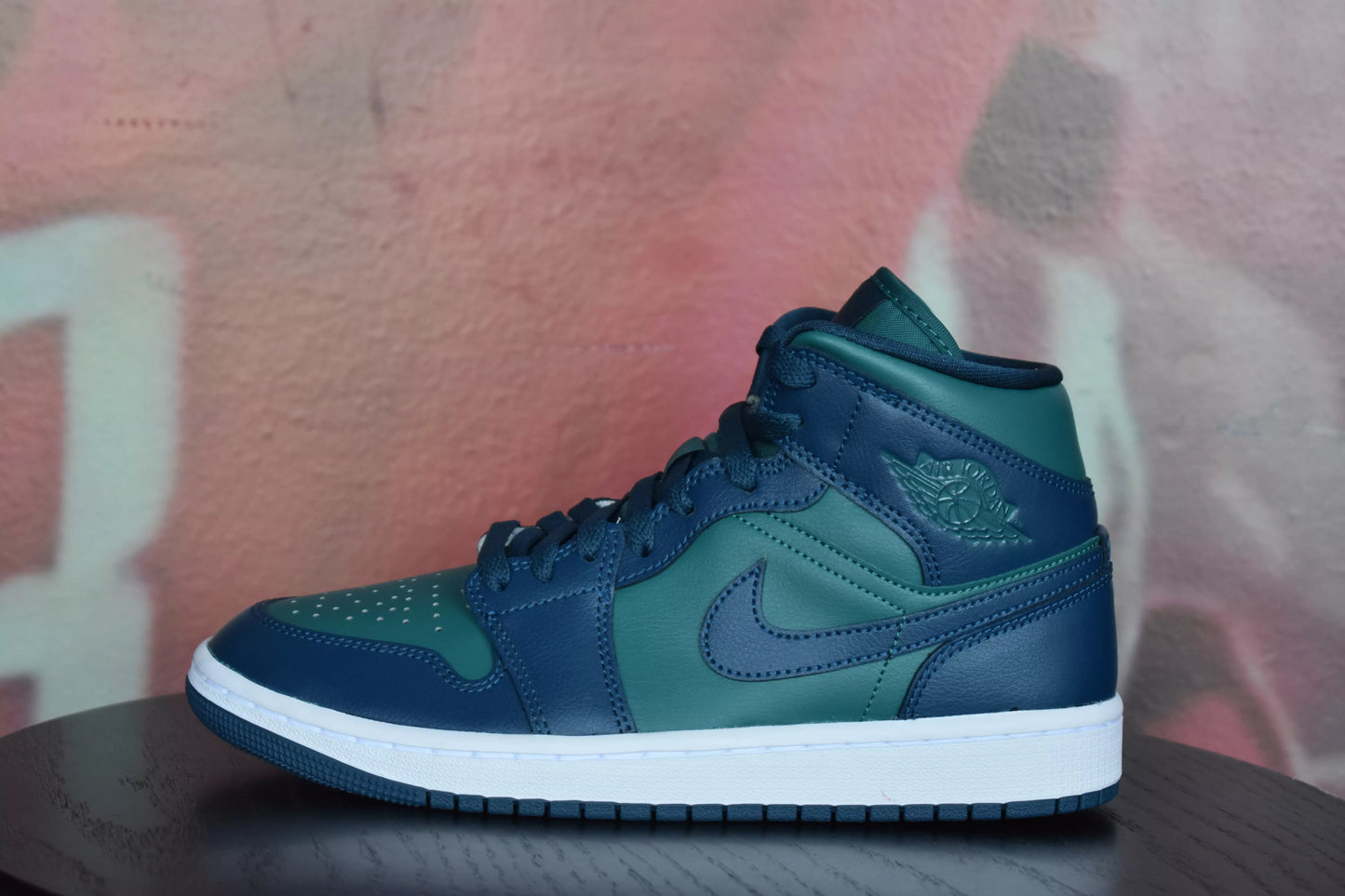 WMNS AIR JORDAN 1 MID