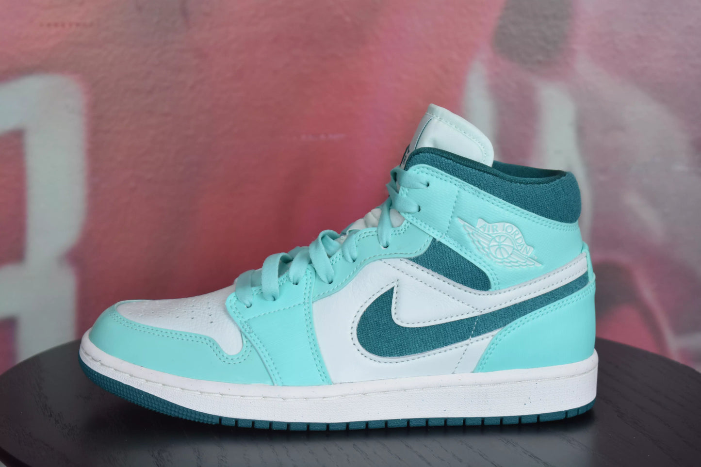 WMNS AIR JORDAN 1 MID SE