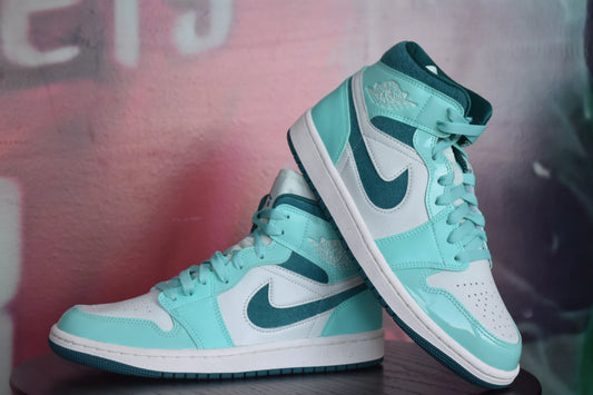 WMNS AIR JORDAN 1 MID SE